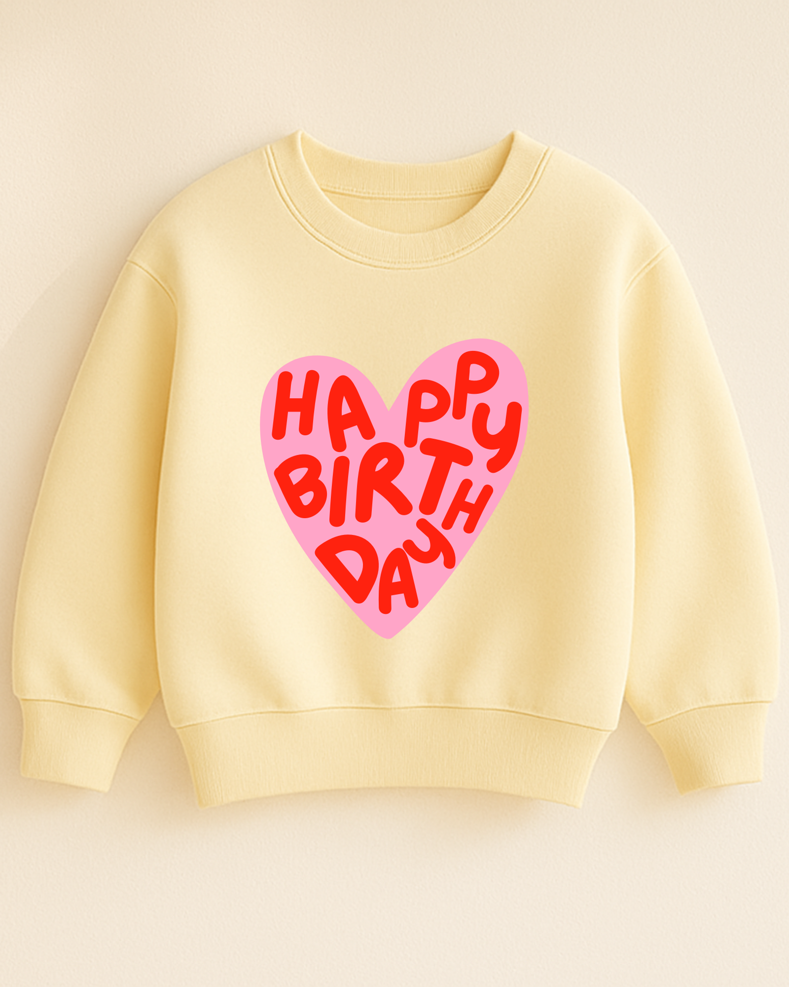 „Happy Birthday“-Motiv im großen Herz-Design auf einem Hoodie in rot / pink