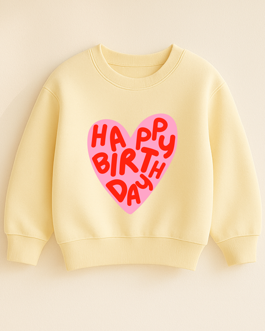 „Happy Birthday“-Motiv im großen Herz-Design auf einem Hoodie in rot / pink
